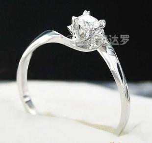 斐達羅珠寶首飾鉑金鑲嵌鉆石戒指——奢華與品質(zhì)的完美結(jié)合